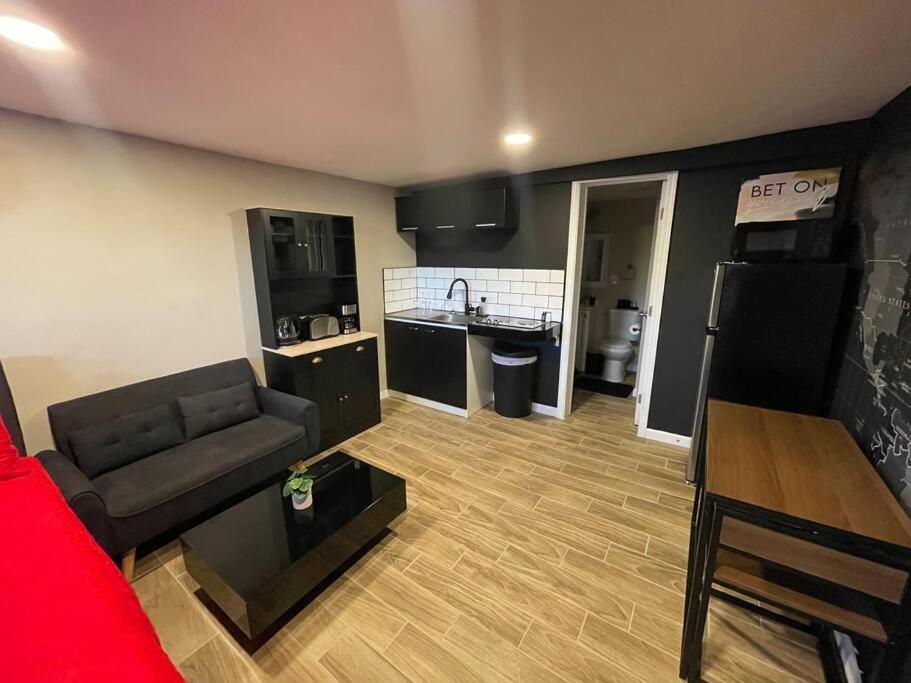 New Midtown Modern Studio With Backyard ฟีนิกซ์ ภายนอก รูปภาพ